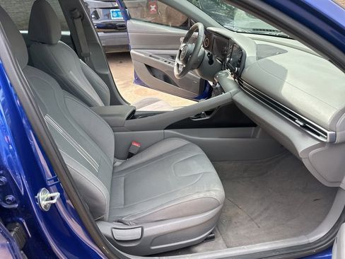 Used 2022 Hyundai Elantra SEL w/ Convenience + Premium Package FWD image 25