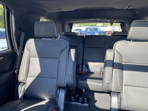 Used 2025 Chevrolet Tahoe Premier AWD/4WD image 38
