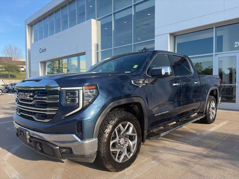 Used 2023 GMC Sierra 1500 SLT w/ SLT Premium Package AWD/4WD image 3