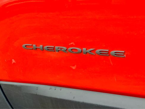 Used 2021 Jeep Cherokee Trailhawk image 19