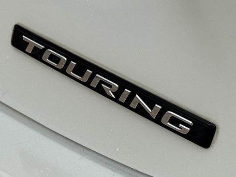 Used 2016 Toyota Avalon Touring image 10