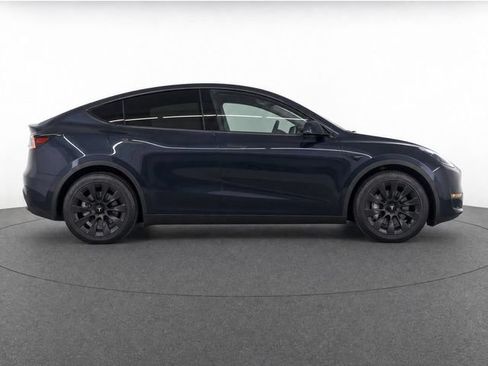Used 2024 Tesla Model Y 2WD image 4