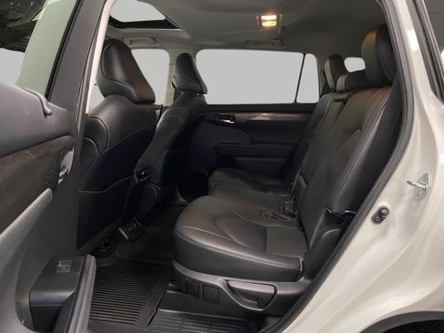 Used 2021 Toyota Highlander Limited image 31