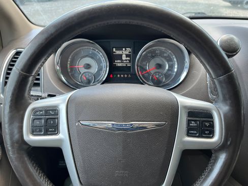 Used 2015 Chrysler Town & Country Touring-L w/ Driver Convenience Group FWD image 20
