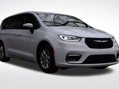 Used 2023 Chrysler Pacifica Touring