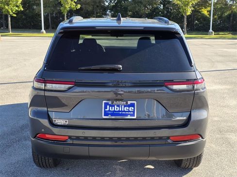 New 2025 Jeep Grand Cherokee Altitude image 3