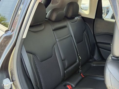 Used 2019 Jeep Compass Latitude image 31