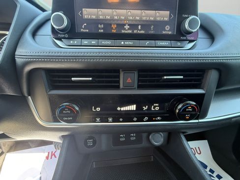 Used 2025 Nissan Rogue SV FWD image 13