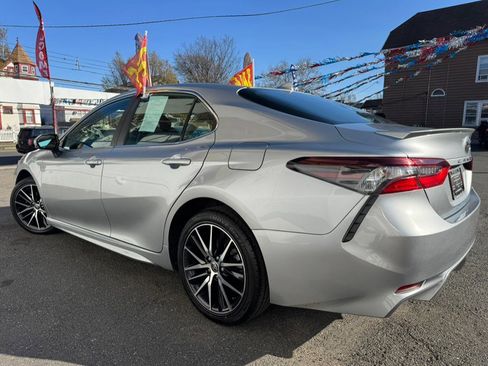 Used 2024 Toyota Camry SE FWD image 3