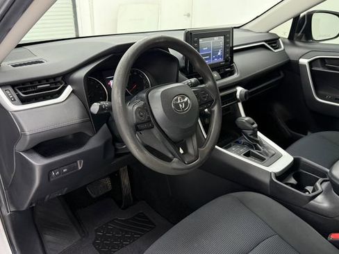 Used 2020 Toyota RAV4 LE FWD image 8