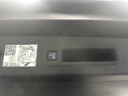 Used 2024 Toyota Sienna XLE image 19