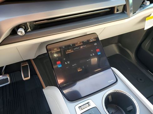 New 2026 Cadillac Vistiq Sport w/ LPO, Floor Liner Package image 40