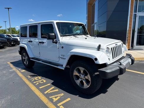 Used 2017 Jeep Wrangler Unlimited Sahara w/ Dual Top Group AWD/4WD image 2