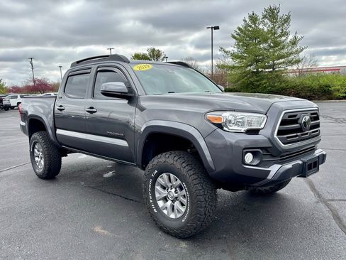 Used 2019 Toyota Tacoma SR5 image 9