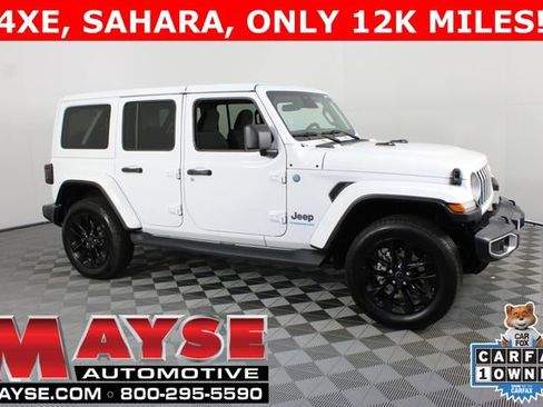 Used 2025 Jeep Wrangler Unlimited Sahara AWD/4WD image 1