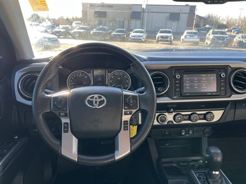 Used 2019 Toyota Tacoma SR5 image 2