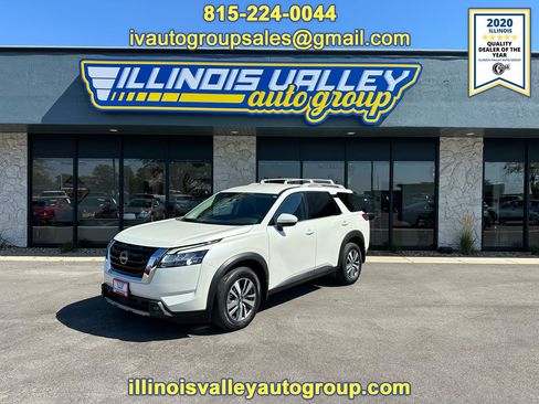 Used 2023 Nissan Pathfinder SL image 1