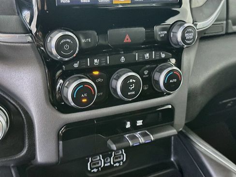 Used 2024 RAM 1500 Laramie AWD/4WD image 18