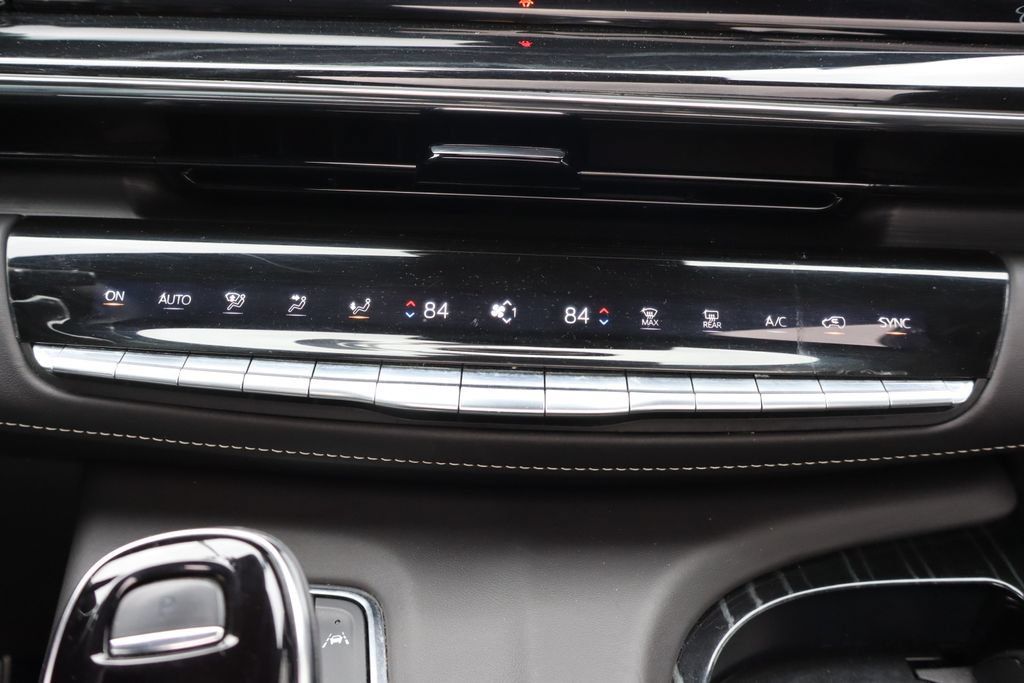 Used 2024 Cadillac Escalade ESV V AWD/4WD image 15