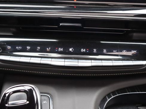 Used 2024 Cadillac Escalade ESV V AWD/4WD image 15