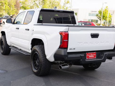 Used 2025 Toyota Tacoma SR w/ SR Upgrade Package AWD/4WD image 7
