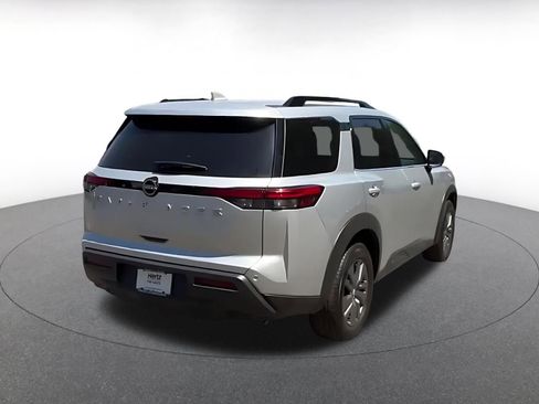 Used 2025 Nissan Pathfinder SV image 15
