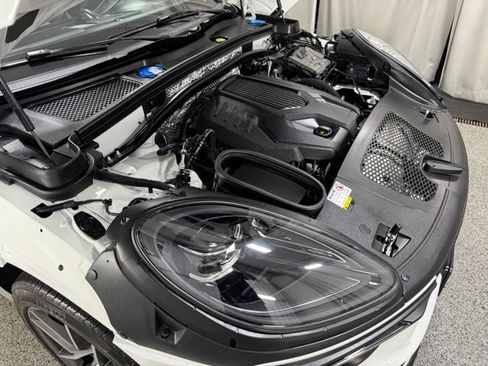 Used 2023 Porsche Macan AWD/4WD image 26