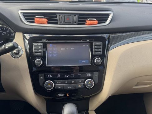 Used 2016 Nissan Rogue SL w/ SL Premium Package image 19