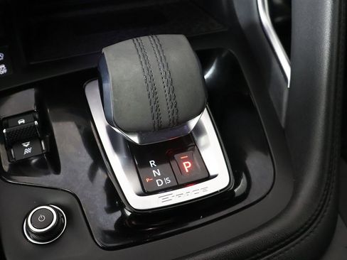 Used 2022 Jaguar E-PACE SE image 55