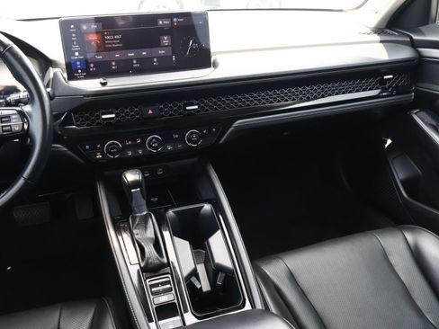 Used 2023 Honda Accord Touring image 11