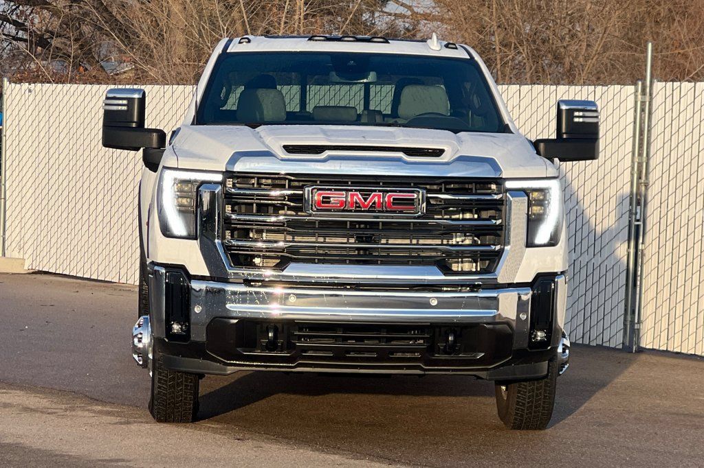 Used 2026 GMC Sierra 3500 SLT w/ SLT Premium Package AWD/4WD image 6