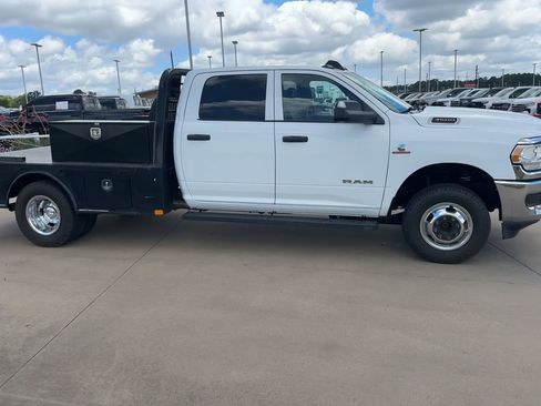 Used 2022 RAM 3500 Tradesman w/ Chrome Appearance Group AWD/4WD image 8