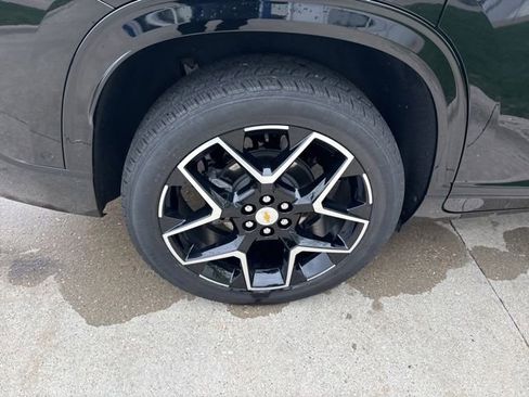 Used 2025 Chevrolet Traverse High Country AWD/4WD image 9