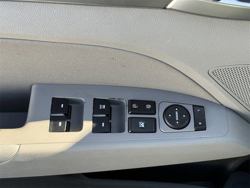 Used 2019 Hyundai Elantra SEL image 12
