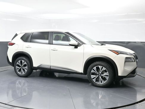 Used 2023 Nissan Rogue SV image 4