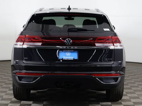 Used 2025 Volkswagen Atlas Cross Sport SE AWD/4WD image 12