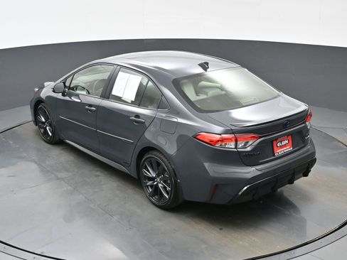 Used 2025 Toyota Corolla SE w/ SE Premium Package image 38