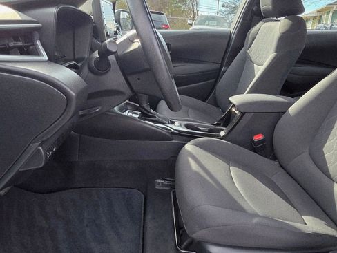Used 2022 Toyota Corolla LE image 9