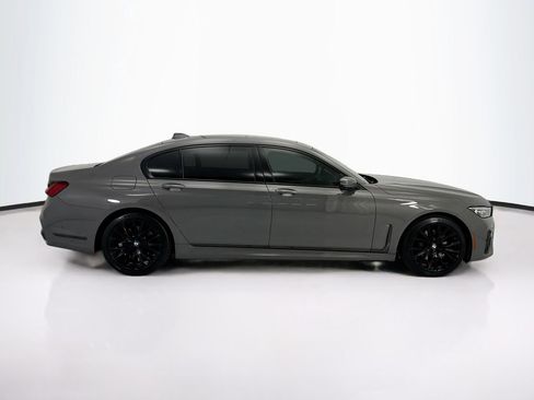 Used 2022 BMW 740i w/ M Sport Package RWD image 4