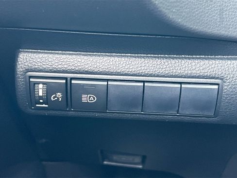 Used 2020 Toyota Corolla LE image 29