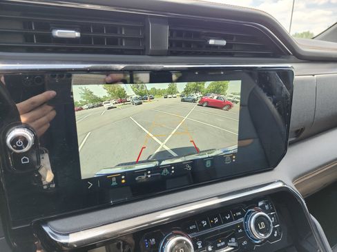 Used 2023 GMC Sierra 1500 AT4 w/ AT4 Premium Package AWD/4WD image 4