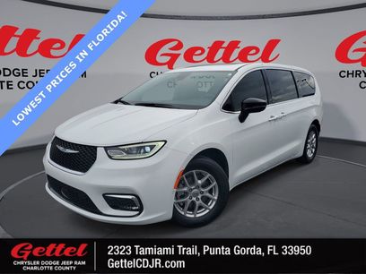 Used 2025 Chrysler Pacifica Select