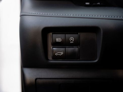 Used 2023 Toyota Highlander XLE AWD/4WD image 29