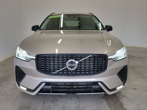 Used 2024 Volvo XC60 B5 Core AWD/4WD image 2