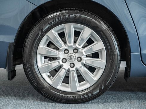 Used 2014 Toyota Sienna Limited image 17