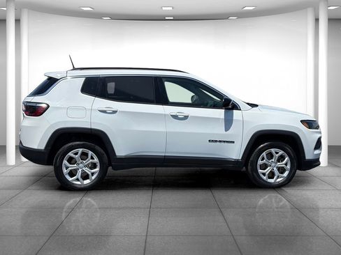 Used 2024 Jeep Compass Latitude AWD/4WD image 8