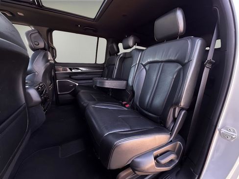 Used 2023 Jeep Wagoneer 4WD w/ Premium Group I image 29