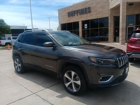 Used 2019 Jeep Cherokee Limited w/ Technology Group image 4