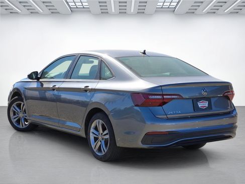 Used 2024 Volkswagen Jetta SE FWD image 7