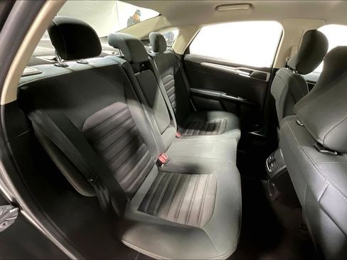 Used 2018 Ford Fusion SE w/ Fusion SE Technology Package image 35